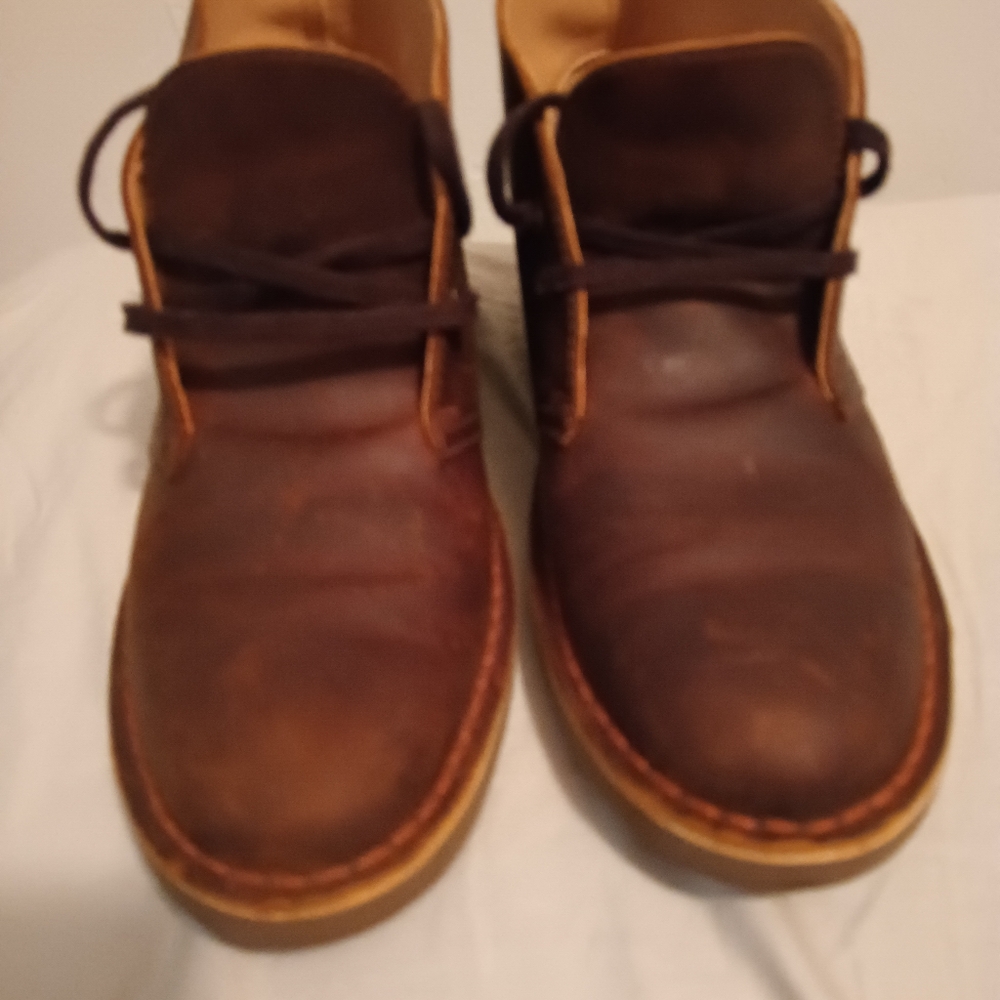 SIZE 8(US) WOMENS CLARKS DESERT BOOTS